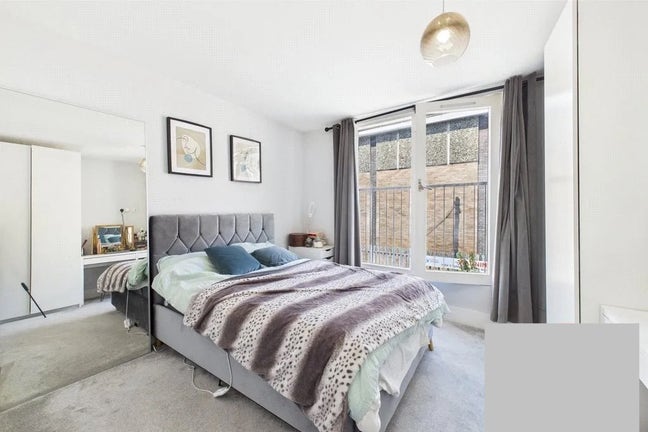 Large spacious room to rent Main Photo