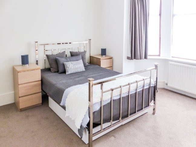 Large Rm/Ensuite/Parking/Close to Hosp. A500 & M6 Main Photo
