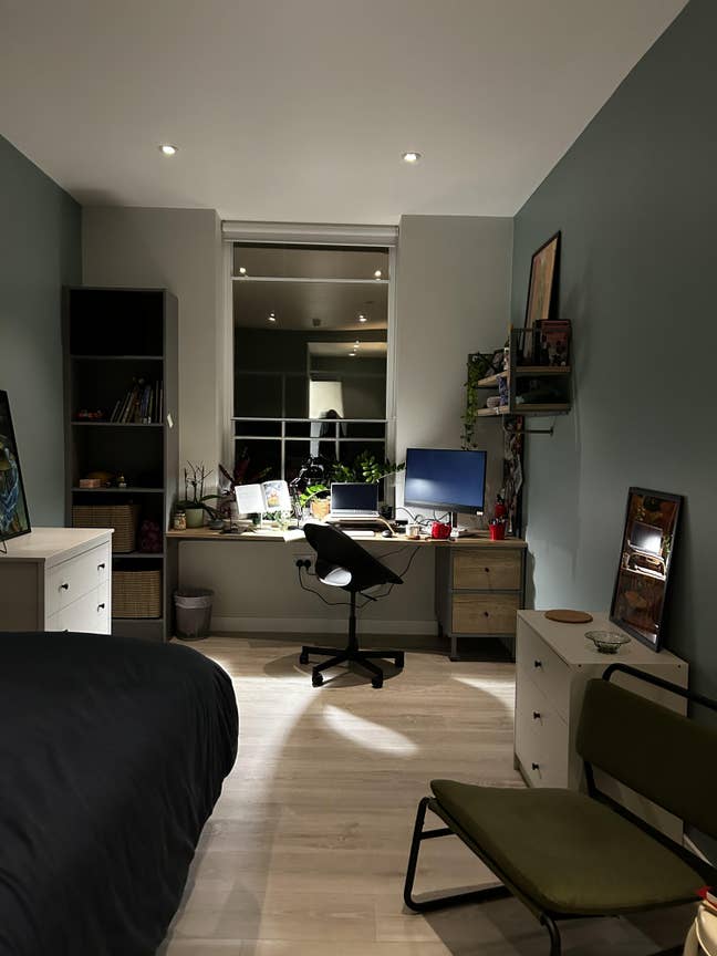Big and bright room at new Student Accommodation  Main Photo