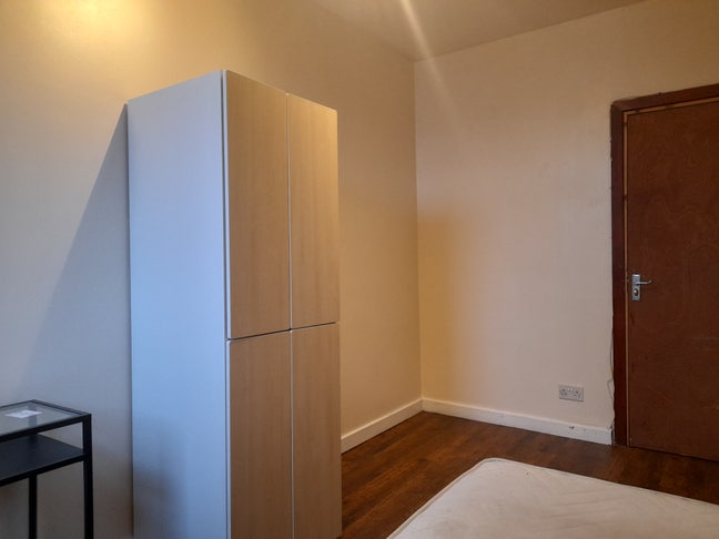ST4/Stoke. Single + Smart TV. Bargain!! Main Photo