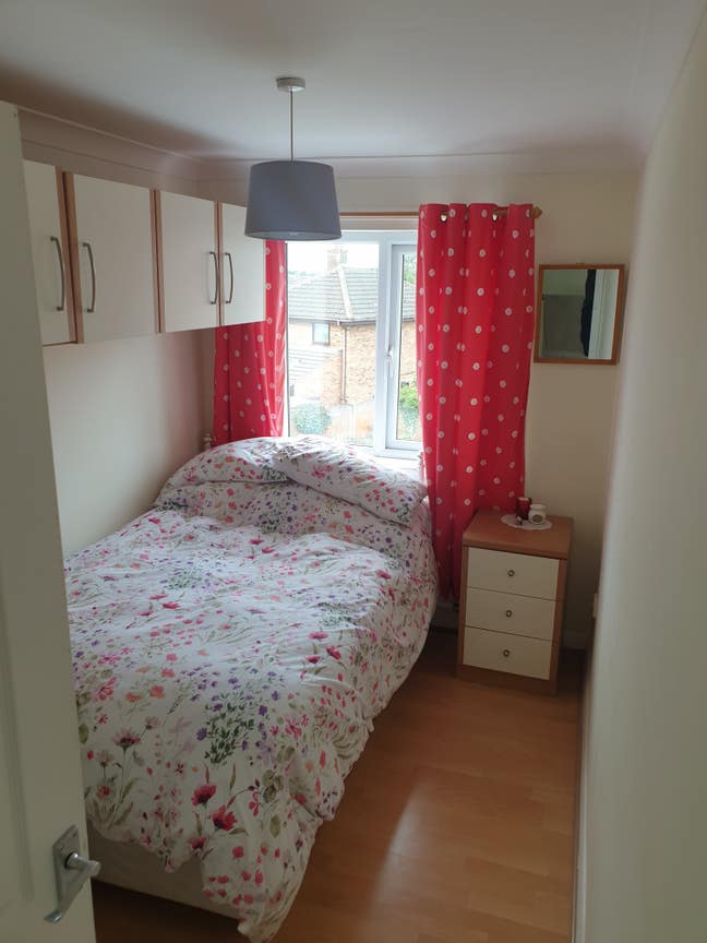 Room Available in Crowle inc. Own Living Room Main Photo