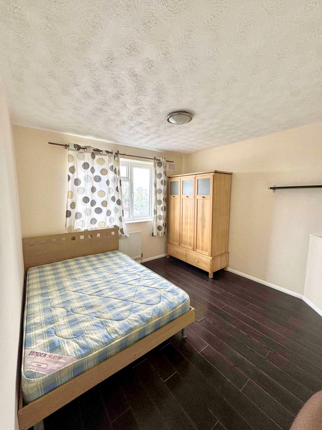 Room in Hornchurch with only one other tenant  Main Photo