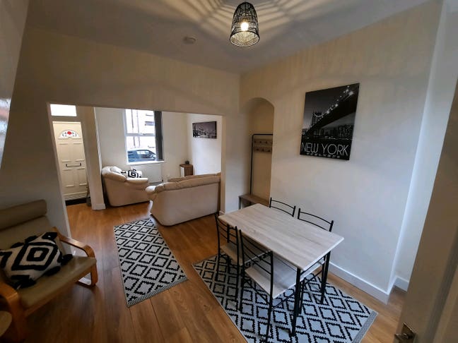 Spacious Double room 5 minute walk from University Main Photo