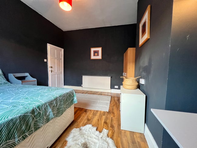 Big City Centre Room- Near Hospital/ University Main Photo