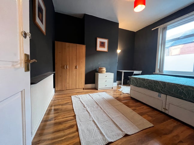 Big City Centre Room- Near Hospital/ University Main Photo