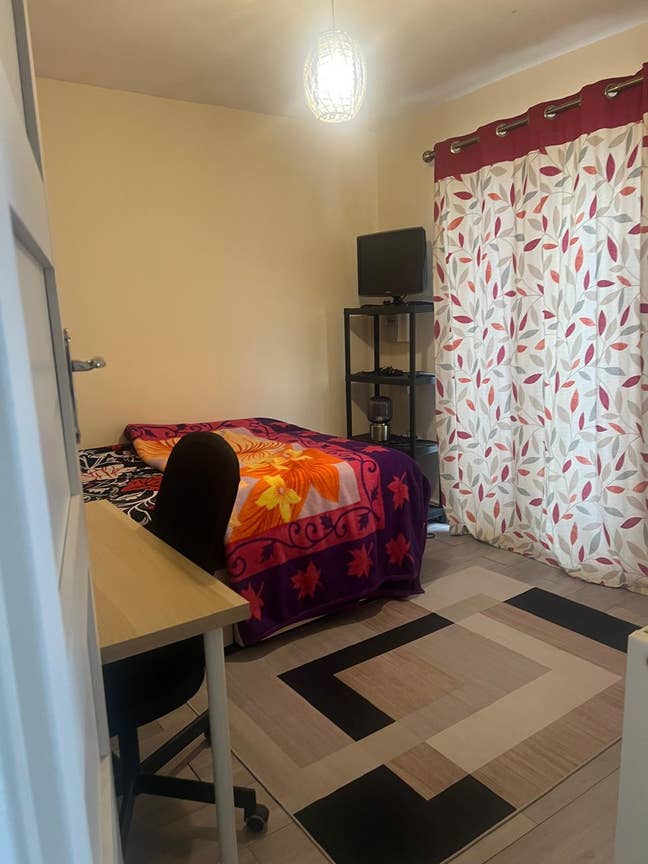 Quite Spacious double rooms with ensuite Main Photo
