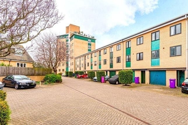 2 Fantastic Moder Rooms in Canary Wharf  Main Photo
