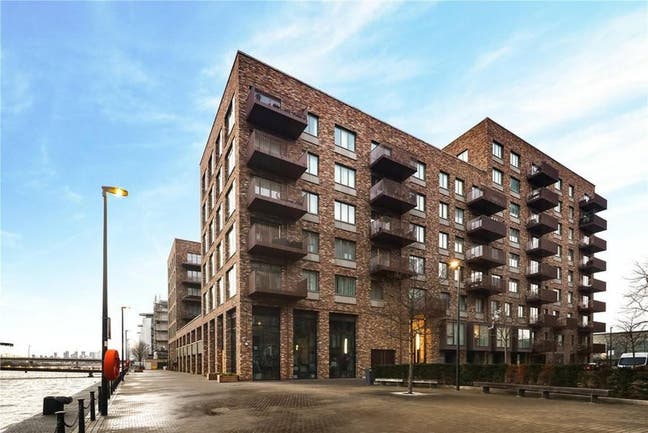 Book Now - Modern En-Suite in Docklands Main Photo