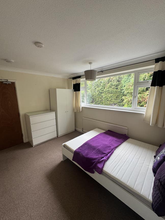 4 bedroom shared property in the heart of Bromley. Main Photo