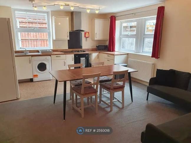 4-Bed Student House in the Heart of Boscombe Main Photo