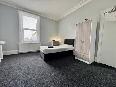 1St Month Rent Free - Large Rooms All Bills Inc Main Photo