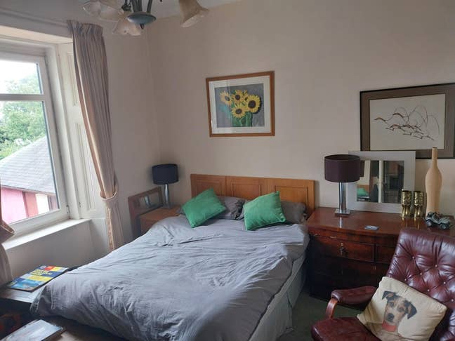 Quiet double room in lovely.quiet part of bothwell Main Photo