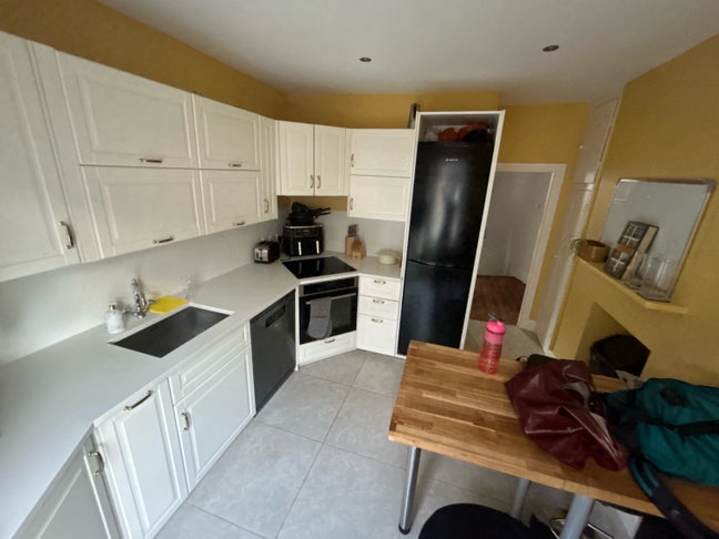 Spacious room available in Wandsworth!  Main Photo
