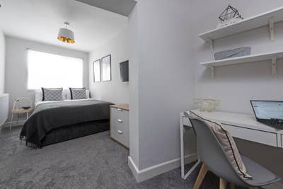 🥳 Off-Suite Double Room Available In Swinton 🥳 Main Photo