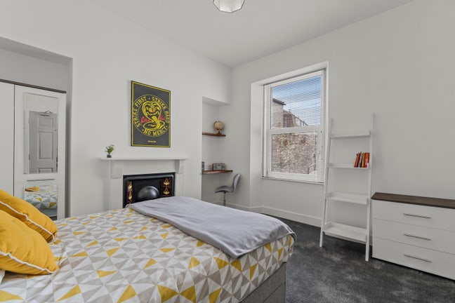 Double Room - £510/month - perfect for Dockyard  Main Photo