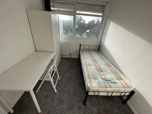 Lovely Room/Available Now/in Harrow Main Photo