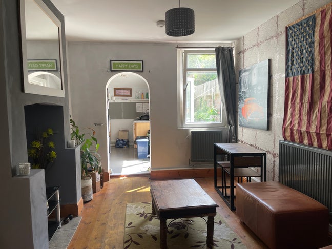 Student house/ 5 rooms group/individual bills inc Main Photo