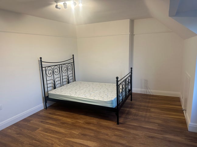Room to Let Epsom Main Photo