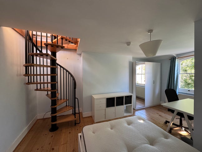 Lovely double with extra space. Great area. Main Photo