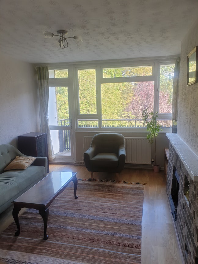 Modern Two-Bedroom Flat Available in Earlsfield Main Photo