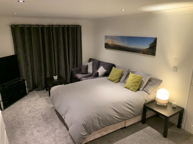 Large Double Room - leading to garden Main Photo
