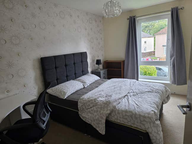Indian family renting a room for female vegetarian Main Photo