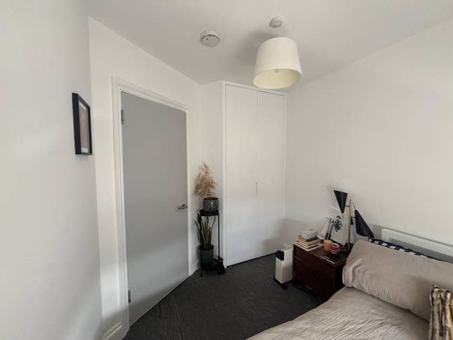 Double room in spacious 3 bed flat Main Photo