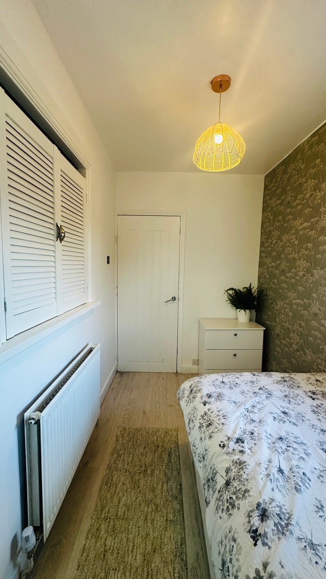 All Bills Included!! Spacious Singe Room!! Main Photo