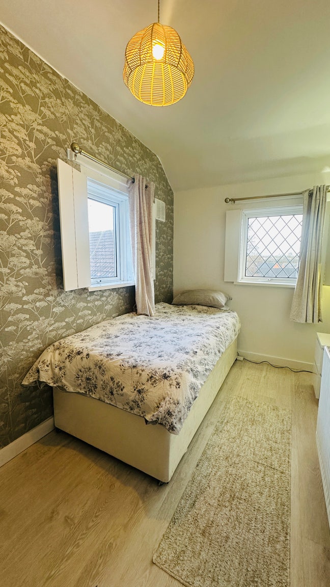 All Bills Included!! Spacious Singe Room Main Photo
