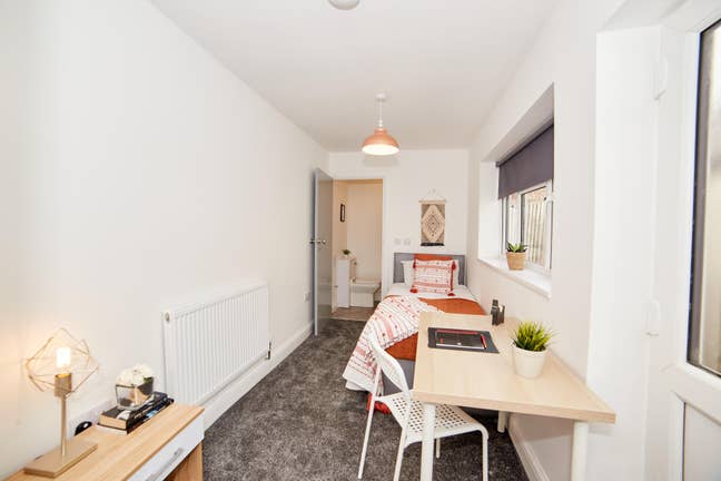 Awesome House Share Main Photo