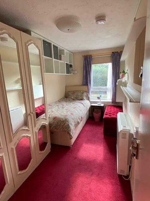 Homeshare - Edgware, Middx Main Photo
