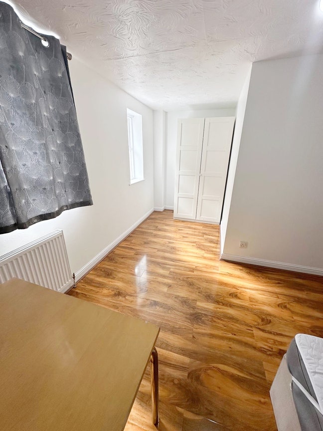 Large Room in Surrey Quays - Canada Water Main Photo