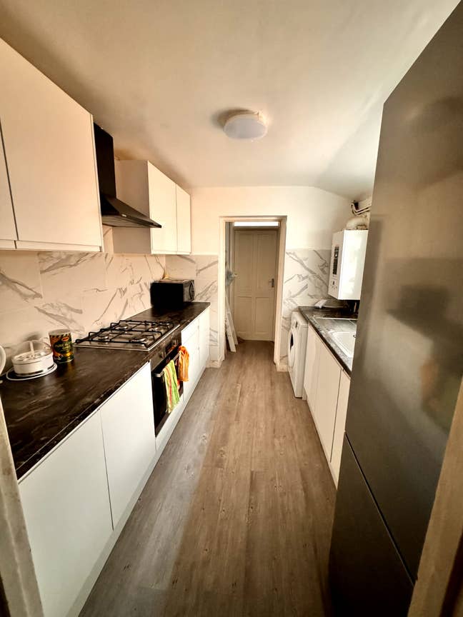 Space Available in extra large shared room Main Photo