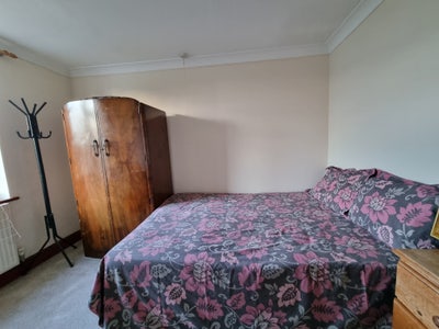 Large double bed room Main Photo