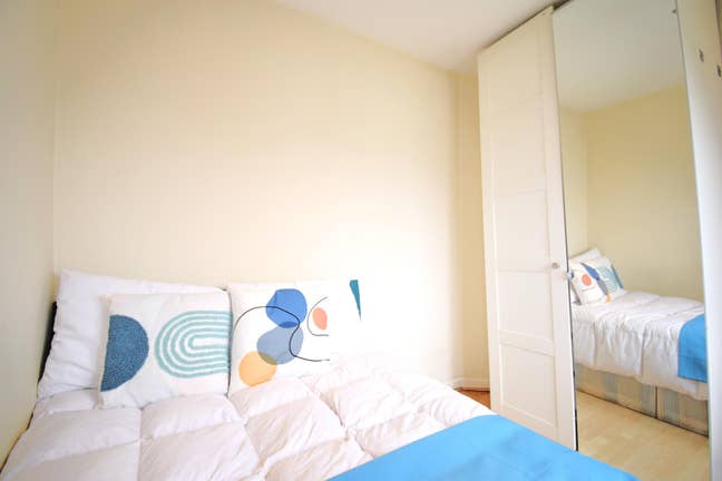 Cosy Room on Central Line - Bills Included Main Photo