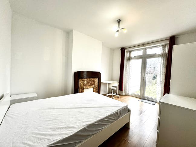  Massive Double Room Available 20/09 Main Photo
