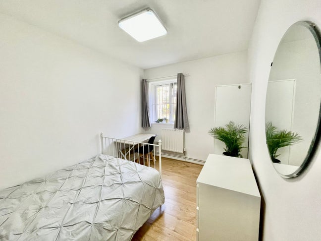 📍 ZONE 1 | 4 Rooms near Big Ben & Waterloo Main Photo