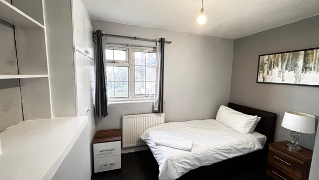 Spacious 1-Bed Flat for Rent – IG2 6BJ Main Photo