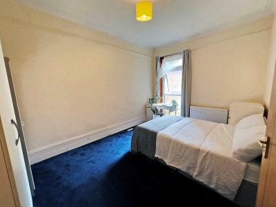 💫 Cosy Room with Garden – Fast Commute to Central Main Photo