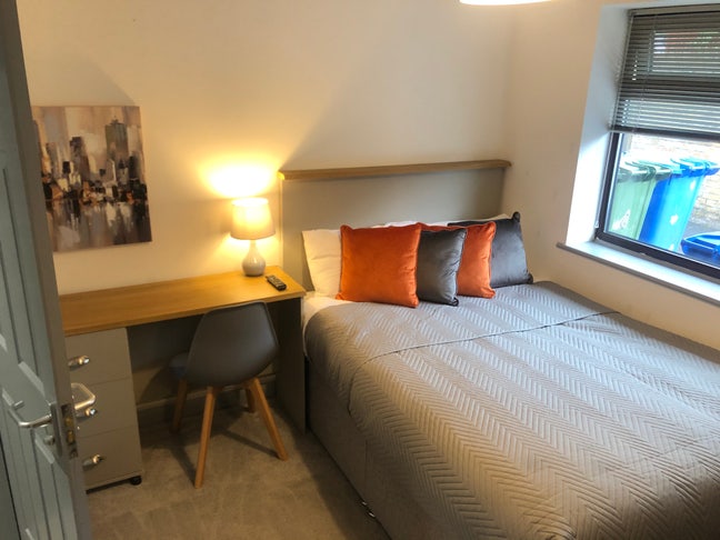 Professional House Share  Main Photo
