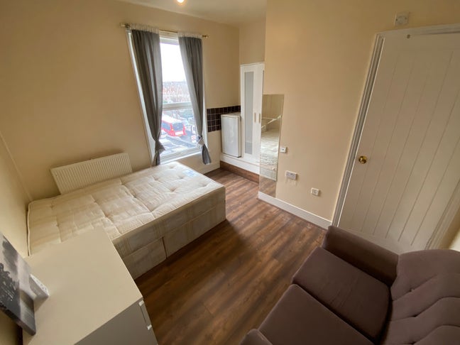 En-Suite Room Available in Turnpike Lane N15 *.* Main Photo