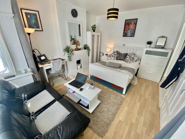 Bright, Spacious  Double Room  in Tooting Bec Main Photo