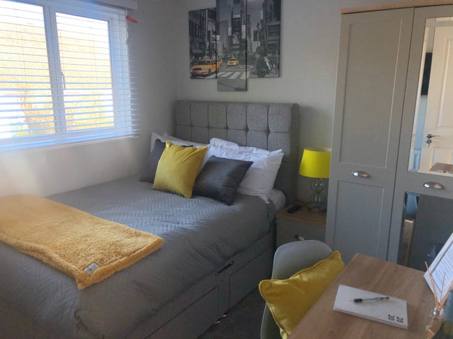 Professional House Share Main Photo