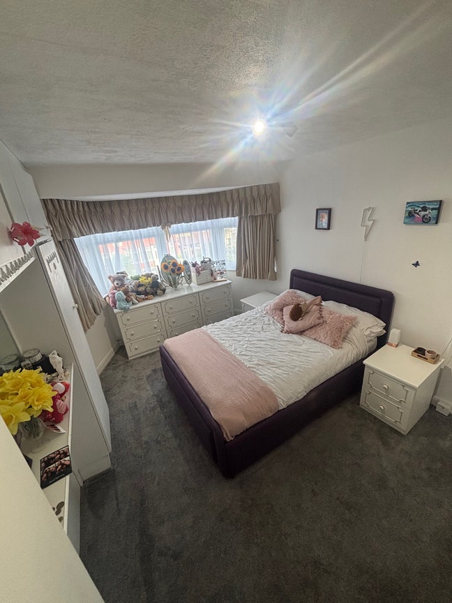 Spacious 3 Bedroom House in North London Main Photo
