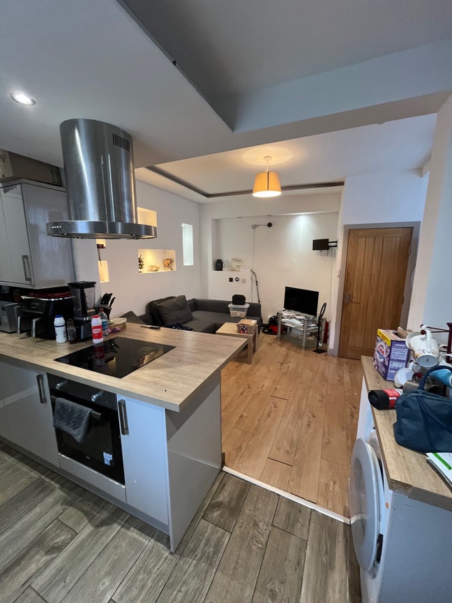 Lovely Double en-suite ALL bills included  Main Photo