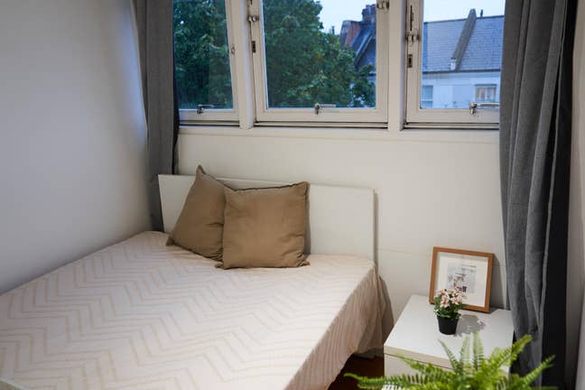 Cozy Room in Battersea  Main Photo