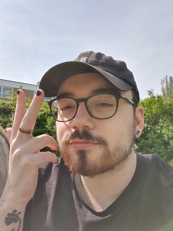 Professional Male seeks a single or double room Main Photo