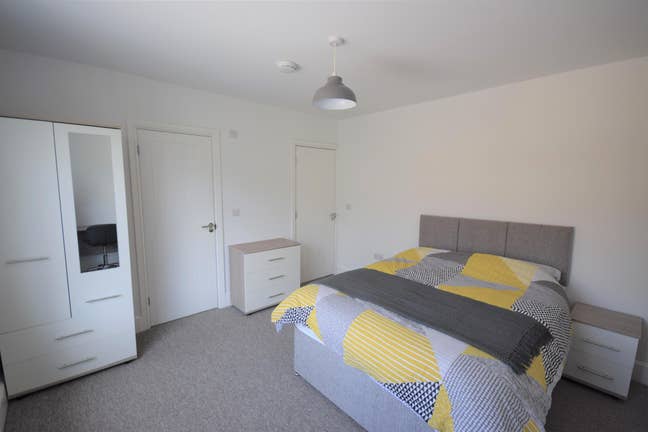 Spacious Double Ensuite  Main Photo