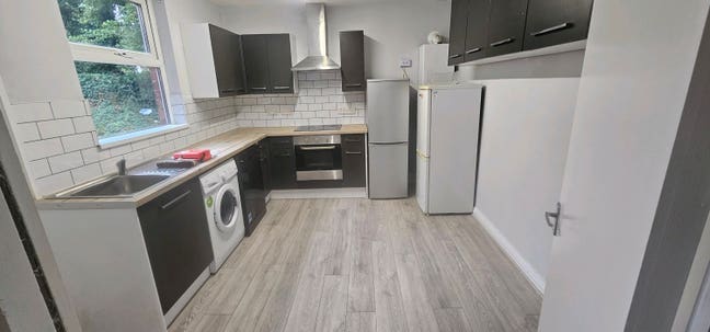 6 Bed 4 Bath  Headingley Bills New Refurbishment  Main Photo