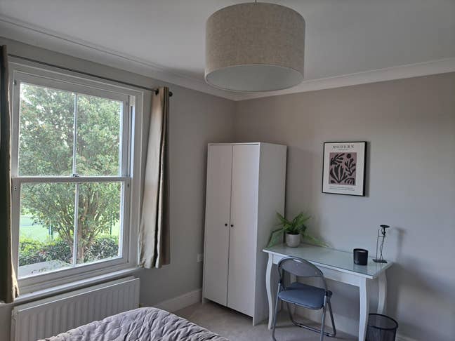2 x quiet, clean rooms for mature student or prof Main Photo